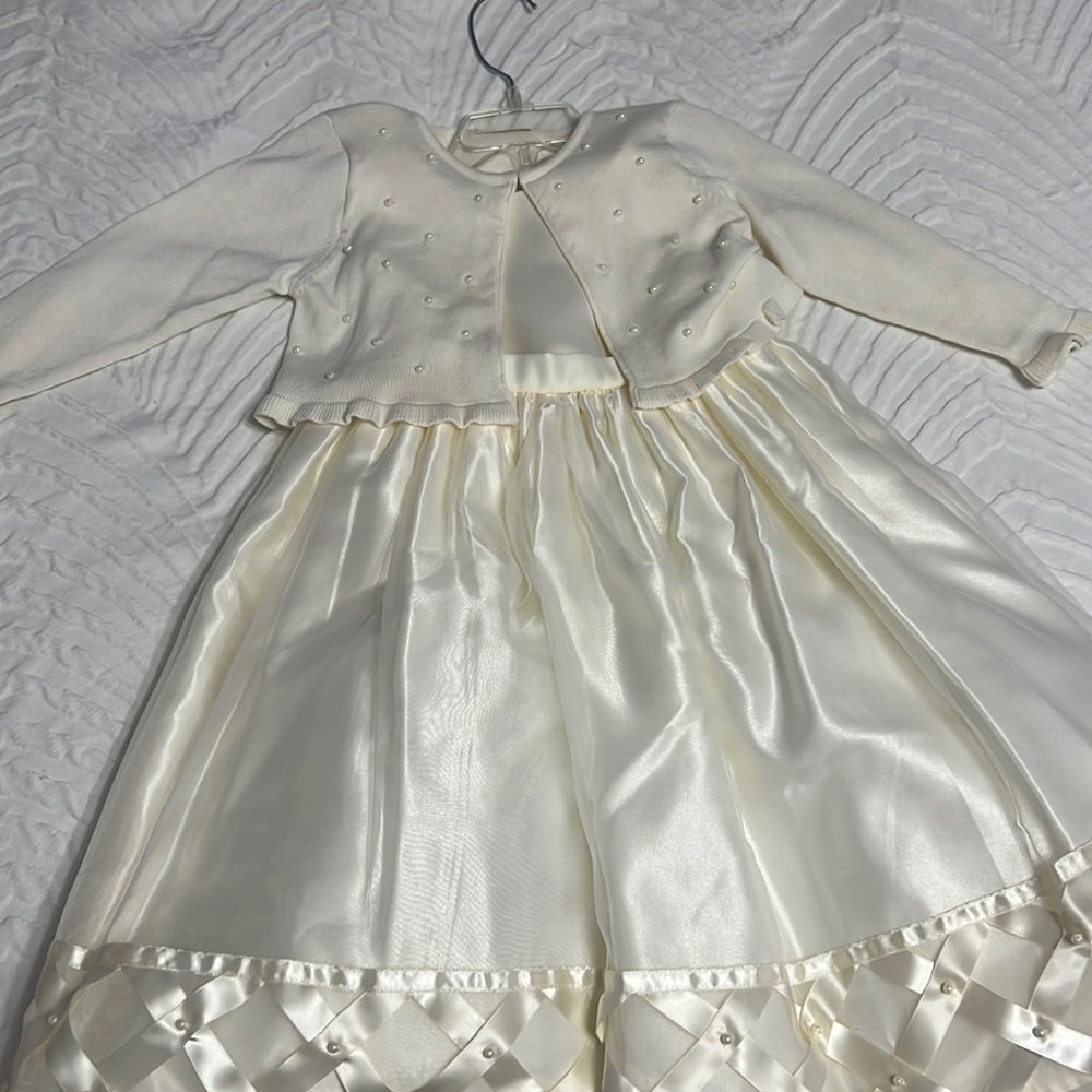Adorable off white dress with beautiful pearl detail.